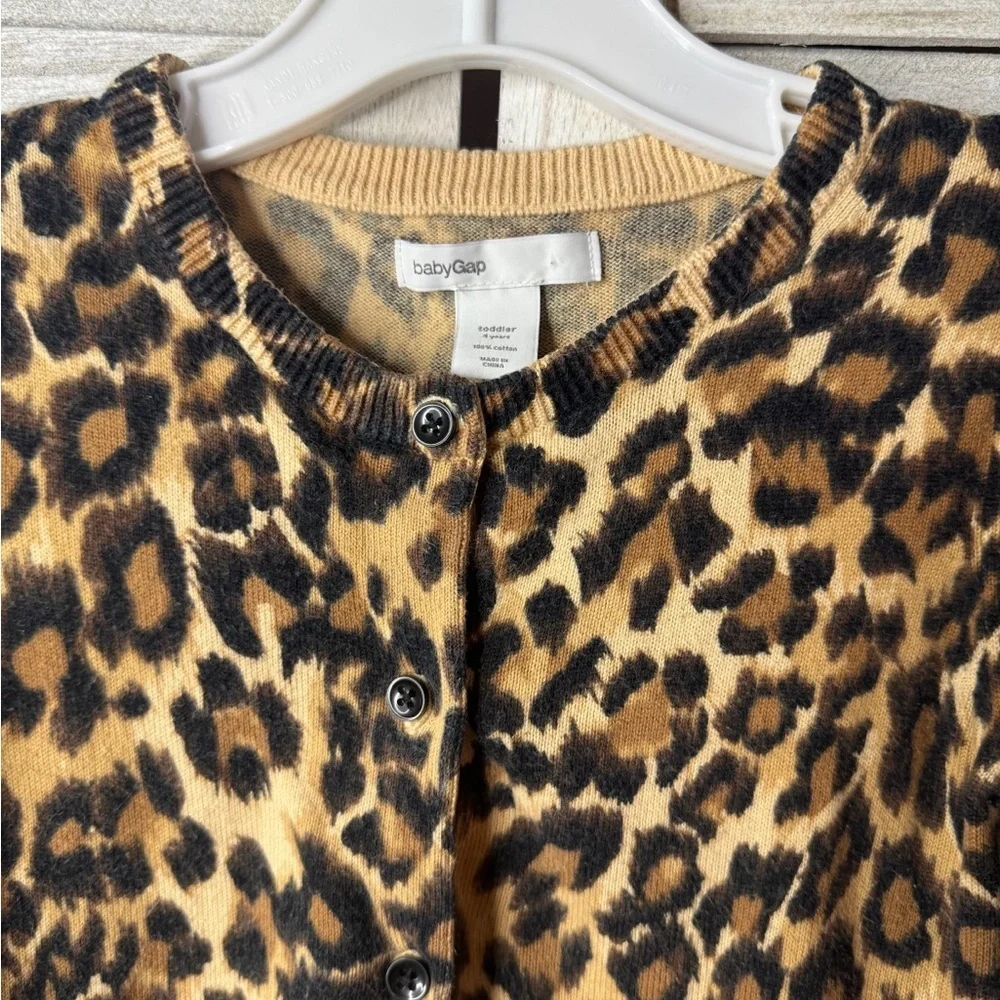 Gap Kids Size 4, Leopard Cardigan. Good Condition. Light Weight Cardigan.